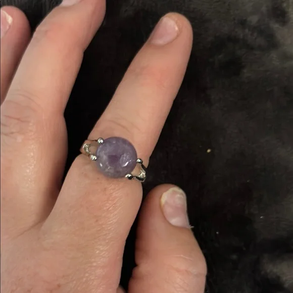 Elegant Silver and Purple Gemstone Ring - Picture 2 of 3